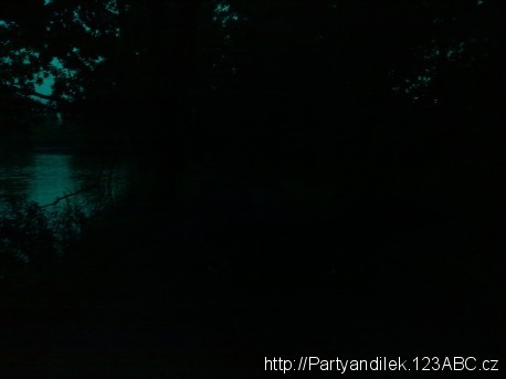 Fotka u rybníků Pilíky po setmění.